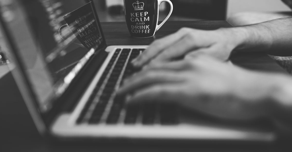 HTML 编辑器与在线网页制作平台怎么选：个人改页、团队协作、长期维护分别走哪条路