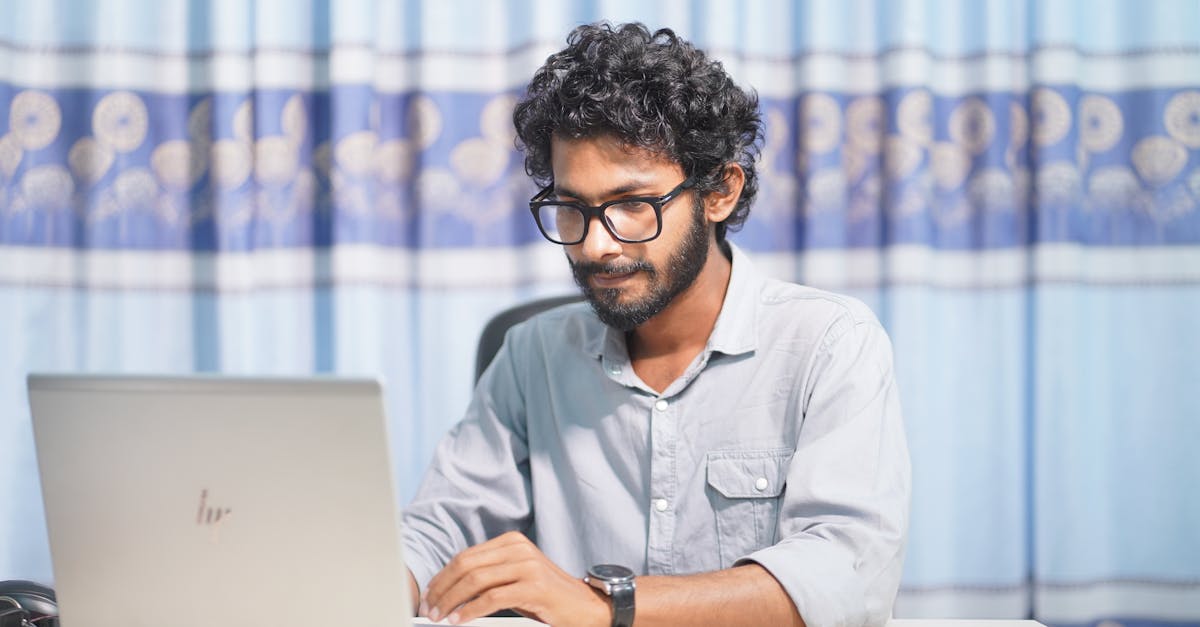 Service Worker 高级缓存策略：预缓存、运行时缓存与更新一致性